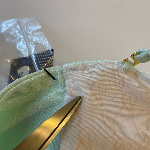 Victoria Secret Swim Bikini Top Green S *FLAW* New - Picture 8 of 8